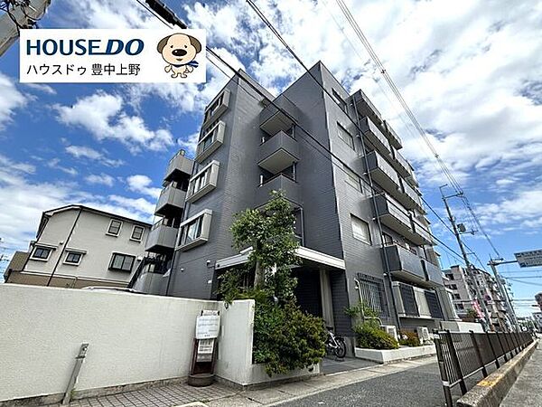 阪急宝塚線「豊中」駅から徒歩約15分の便利な立地。エントランスはオートロック付きで安心のセキュリティ。ペット飼育も相談可能な魅力的な物件です！