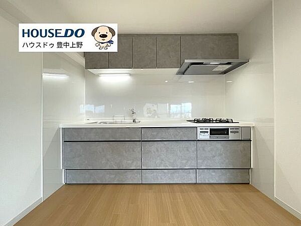 壁付け＆収納豊富なシステムキッチンです！