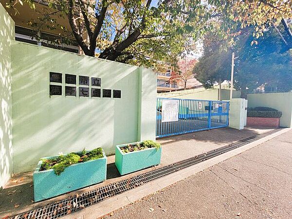 豊中市立第十七中学校 260m