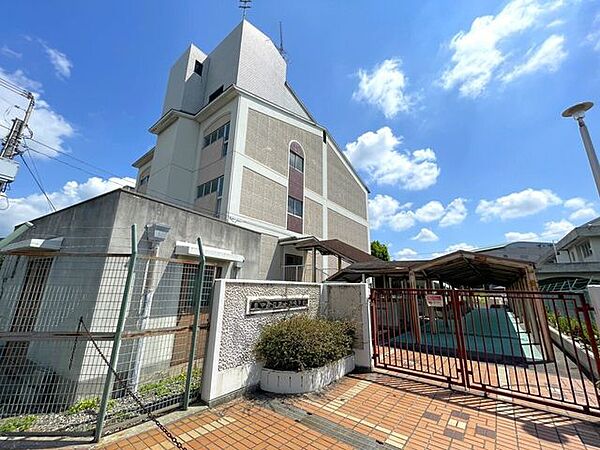 豊中市立第十八中学校 390m