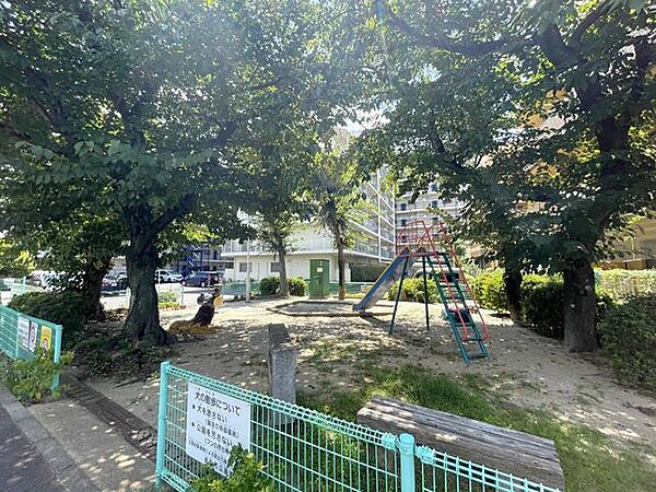 蛍池北町2丁目公園 840m