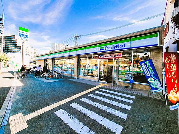 ファミリーマート　豊中城山町店 190m