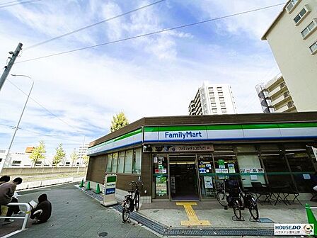 ファミリーマート緑地公園駅東店 270m