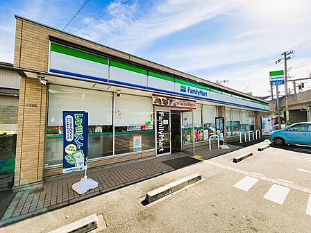 ファミリーマート 曽根東町店 450m