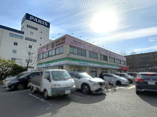 ファミリーマート 箕面船場店 260m