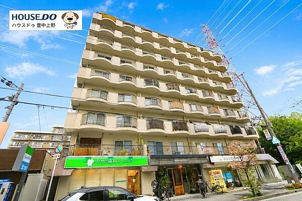 北大阪急行「緑地公園駅」東側出入口が目の前！スーパーやコンビニも徒歩1分で行ける生活利便性の高い立地！周辺は緑も多く穏やかな雰囲気です♪服部緑地にも自転車で遊びに行けちゃいます♪