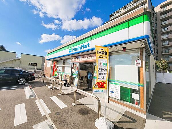 ファミリーマート　豊中少路二丁目店 930m