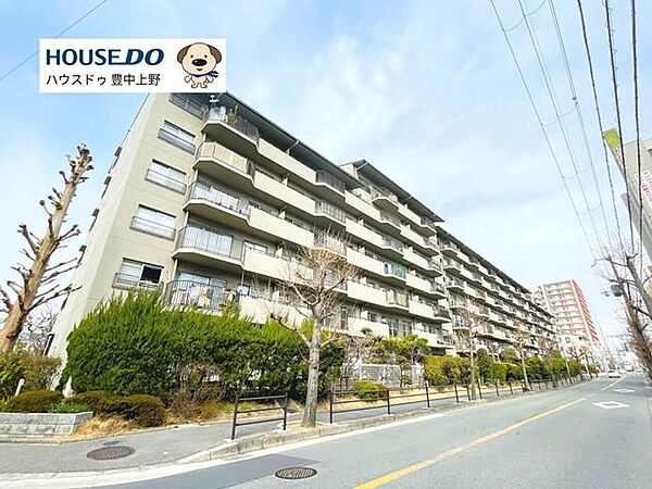 北大阪急行南北線「箕面船場阪大前駅」まで徒歩6分と通勤、通学に便利な場所に位置し、買物施設も徒歩圏に揃っています。