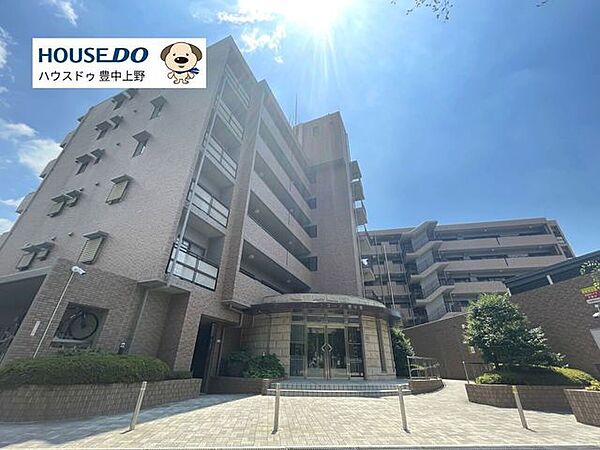 エントランスはオートロック付き！！目の前の公園を通って小学校に通学可能なためお子様にも嬉しい環境です！