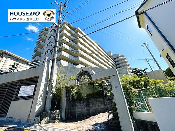 全戸東向きで、朝日がしっかり入る明るいマンションです。阪急千里線「千里山駅」まで徒歩9分と通勤・通学に便利です。また生活施設が徒歩圏に充実しています。