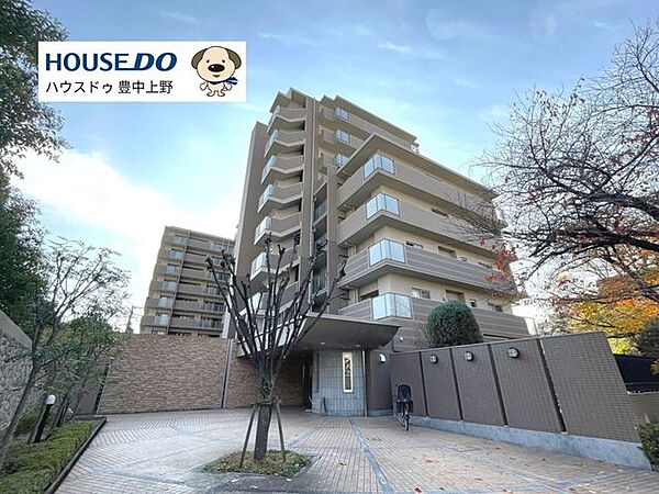 徒歩10分圏内に小・中学校やスーパー、病院が揃う快適な住環境！エントランスは安心のオートロック＆便利な宅配ボックス付！