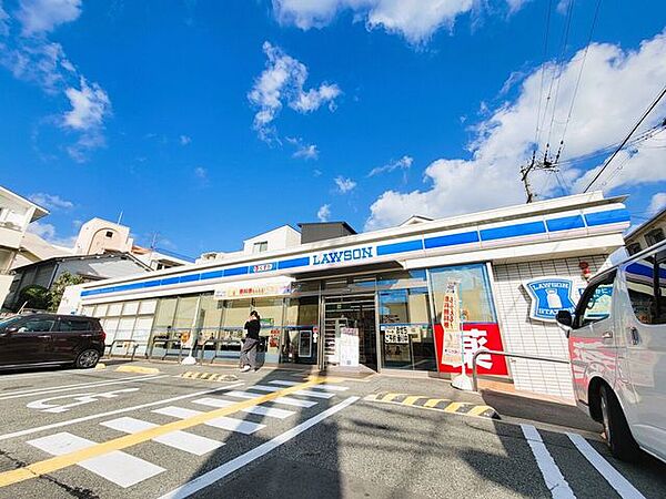 ローソン　桜塚店 590m