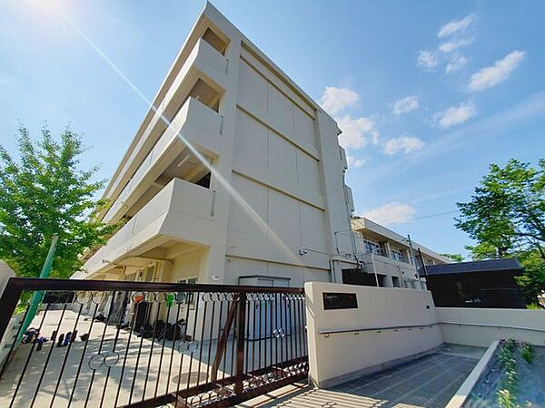 吹田市立山手小学校 630m