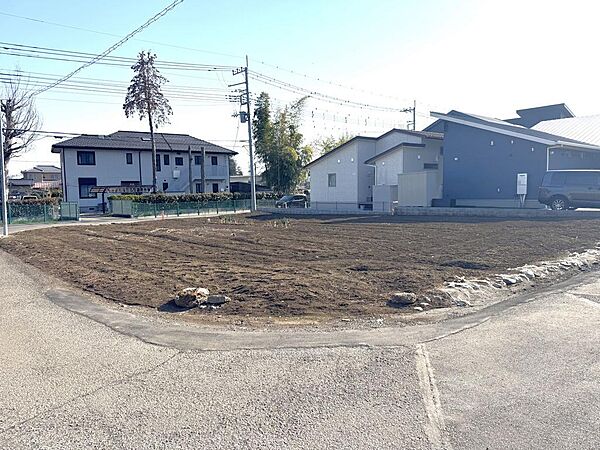 (1)区画（北東から）角地で解放感あり