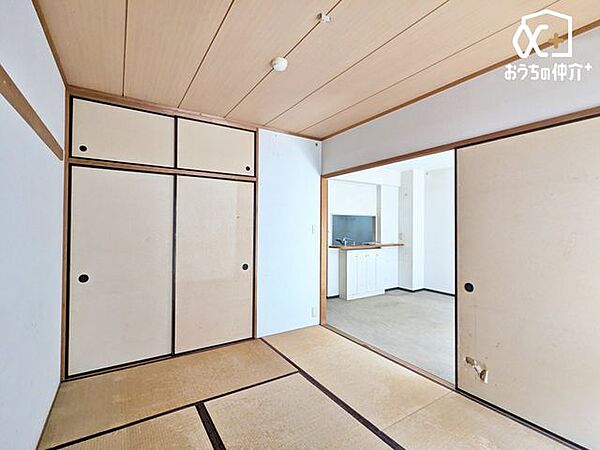 リビング横の和室は来客時や赤ちゃんを寝かせる場面で重宝します。