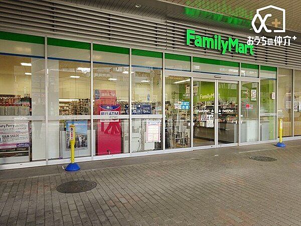 ファミリーマートエミオ保谷店 徒歩5分。24時間営業 お弁当や軽食、カフェなどの飲み物も販売しています。 駐車場：無し 390m