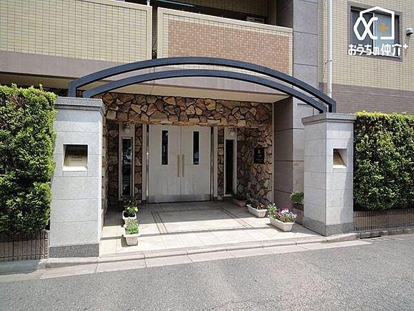 ～エントランス～管理が行き届いた清潔感のあるエントランス。