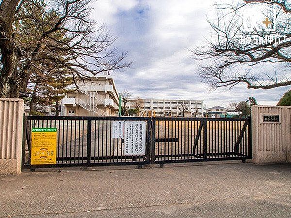 西東京市立保谷小学校 徒歩1分。明治7年開校。児童数500人(令和5年4月時点) 教育目標：すすんで学ぶ子、助け合う子、元気な子 70m