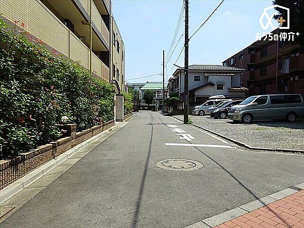 落ち着いた雰囲気が漂う住宅街。ゆったりと暮らしたい方にもおすすめしたい、静かで心地良い住環境になっております。皆様のお問い合わせお待ちしております！