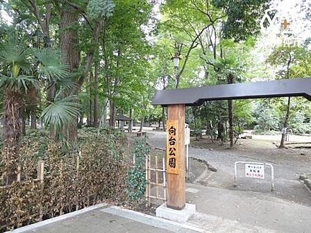 向台公園 徒歩9分。西武新宿線田無駅より南へ、武蔵境通り（バス停・向台町一丁目）目の前に位置する公園です 690m
