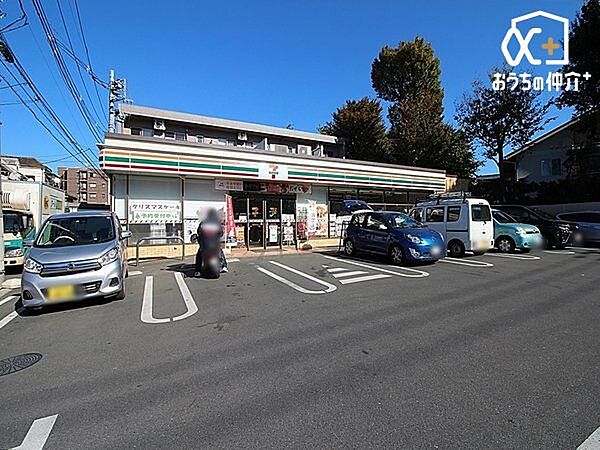 セブンイレブン西東京芝久保5丁目店 徒歩6分。24時間営業なので急なお買い物にも便利です。鎌倉街道沿いに位置し、お弁当、ホットスナックやカフェなどの飲み物も販売しています。駐車場有 410m