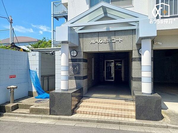 建物の入口は清掃されており、管理体制良好な物件です。デザインもスッキリとした印象ですね！是非一度、現地をご覧になってみませんか？
