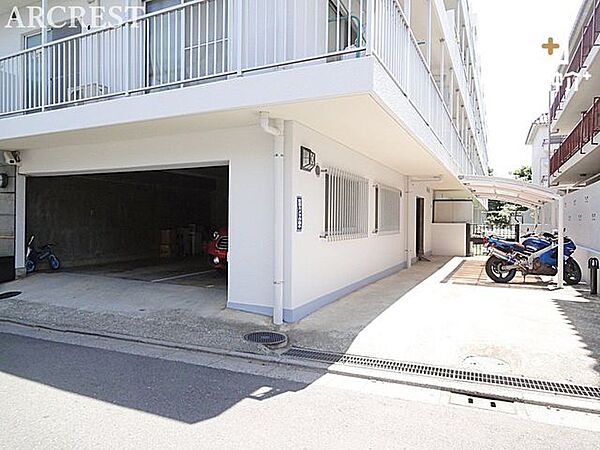 共有施設・敷地はきちんとお手入れの行き届いた物件になります。是非一度現地に足を運ばれてみませんか？