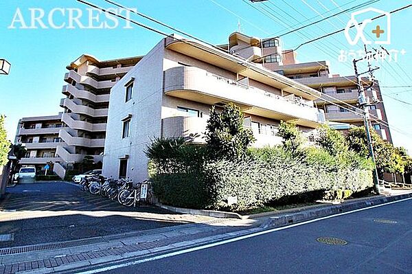 周りは静かな住宅街、是非ご見学ください。生活環境の良好な閑静な住宅地です。ゆったり暮らしたい方にもおすすめのエリアです。