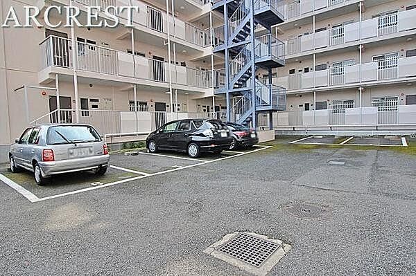 敷地内駐車場（空き状況は担当者にご確認ください）