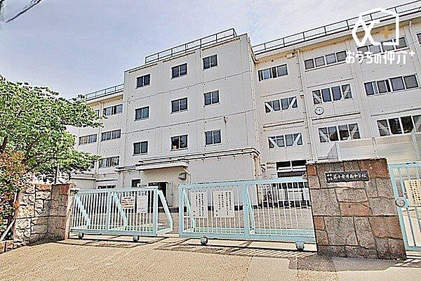 小平市立花小金井南中学校 徒歩6分。教育目標・進んで学習に取り組み、根気よく努力する人・心身ともに健康で、礼儀正しい人・勤労を尊び、協力する人 440m
