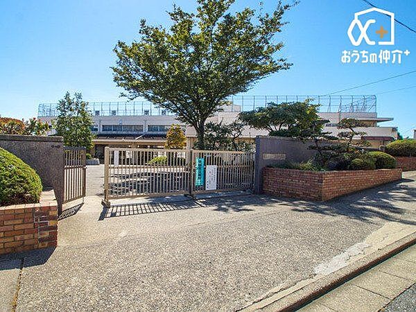 練馬区立大泉北中学校 徒歩8分。生徒全員が、大泉北中に通ってよかった。と実感できる学校を実現するため、教職員一丸となって誠心誠意、指導にあたっています。 590m