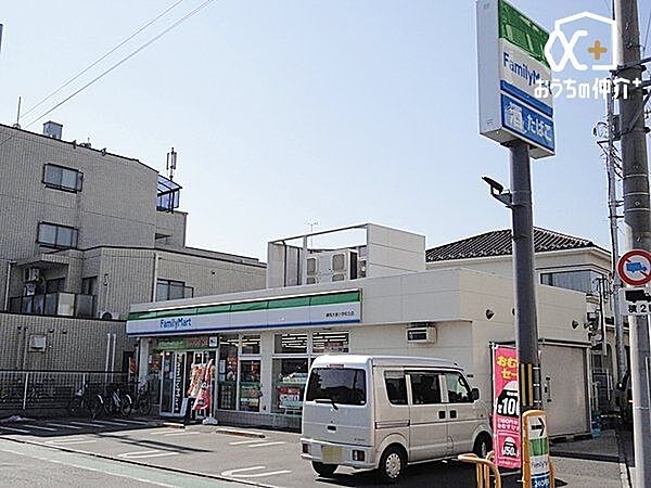 ファミリーマート練馬大泉小学校北店 徒歩2分。24時間営業なので急なお買い物にも便利です。公共料金の支払いや宅配便の荷受け、荷物の受け取りにも利用できます。 110m