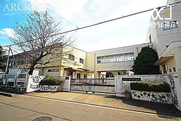新座市立陣屋小学校 徒歩10分。子どもが　学び合い　伸び合う　陣屋小学校 児童数401人 780m