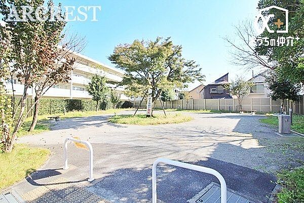 田無一丁目カエデの樹公園 徒歩8分。プラウド田無ガーデンズ真横の公園です。バス通りから少し奥まったところにあるため、安心の広場です。 630m