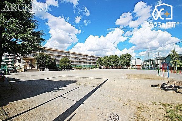 新座市立八石小学校 徒歩9分。学校のキャッチフレーズ 「なかよく かしこく たくましく 学校有用感あふれる八石小学校」 680m