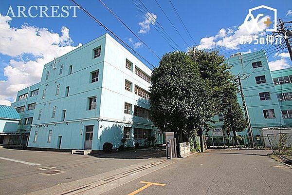 新座市立第五中学校 徒歩10分。三つの目標「明朗・清潔・信頼」 あいさついっぱい　花いっぱい　笑顔あふれる　さわやか五中 780m