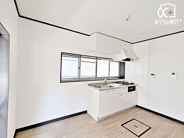 1階にダイニングキッチンと洋室、2階に和室が2部屋ある、空間を無駄なく使える3DKの2階建てです 。家族それぞれのプライベート時間もゆったり確保できます。