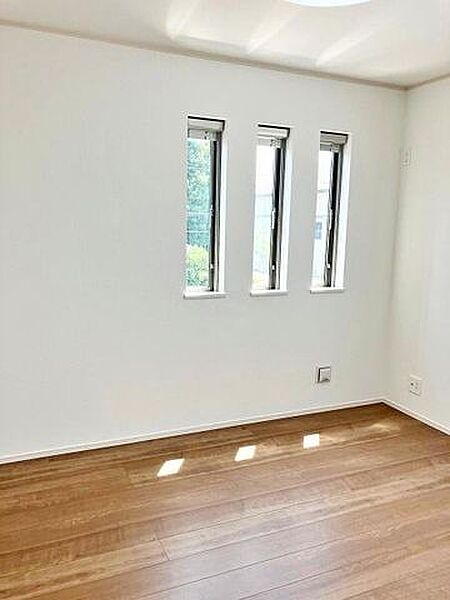 子供部屋におすすめの約6帖洋室です。日当たりのいい明るいお部屋です