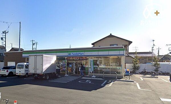 ファミリーマート新座畑中二丁目店 徒歩9分。 650m