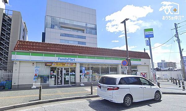 ファミリーマート東飯能駅西口店 徒歩3分。 180m