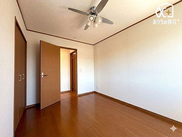 お子様の生長に合わせてレイアウト変更は自由自在。バルコニーに面した子供部屋です。※一部一部家具消し加工をしています。