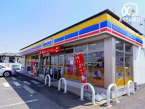 徒歩6分。【ミニストップ入間小谷田店】営業時間4時00分～3時00分。車椅子対応の駐車場。お支払い：クレジット カード 470m