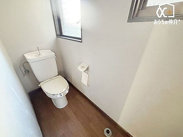 清潔感のあるシンプルなトイレです。