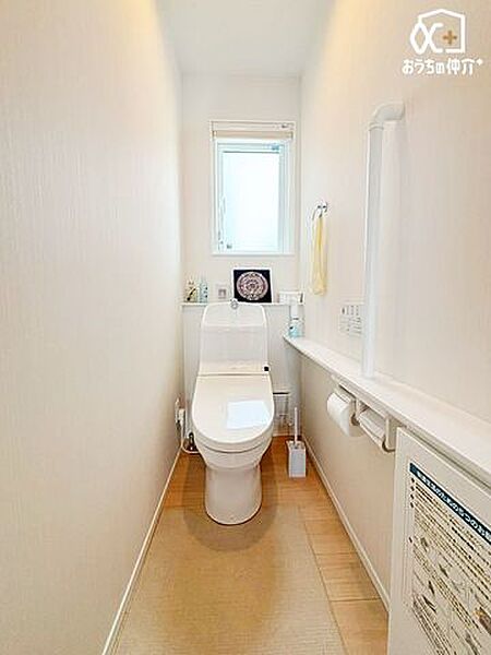 清潔感のあるシンプルなトイレです。
