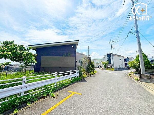 現地は落ち着いた住環境です。