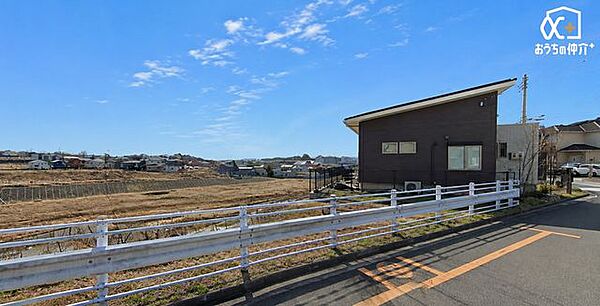 目の前に建物が無く、遠くまで眺める事が出来る景色です。