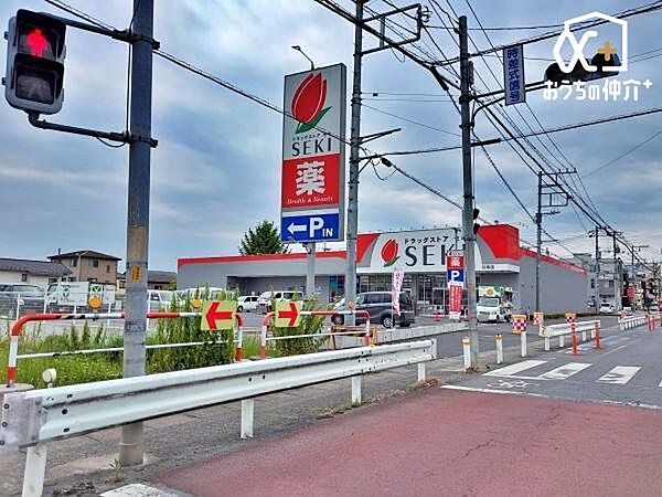 ドラッグストア セキ 川寺店 徒歩16分。車でも行きやすい立地です。 1210m