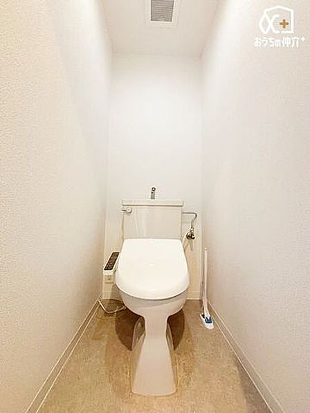 清潔感のあるシンプルなトイレです。