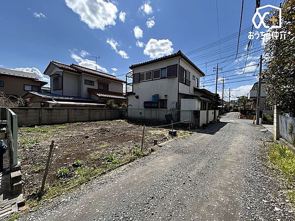 住民以外の車が往来がない閑静な住宅地