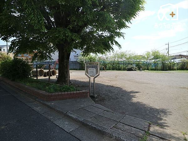 恩多児童遊園 徒歩10分。トイレ・ベンチ・遊具（ブランコ・すべり台・ジャングルジム・雲梯・土管・砂場）・水飲場・防火貯水槽 800m